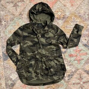 Love Tree Camouflage Hooded Jacket. Women’s Small